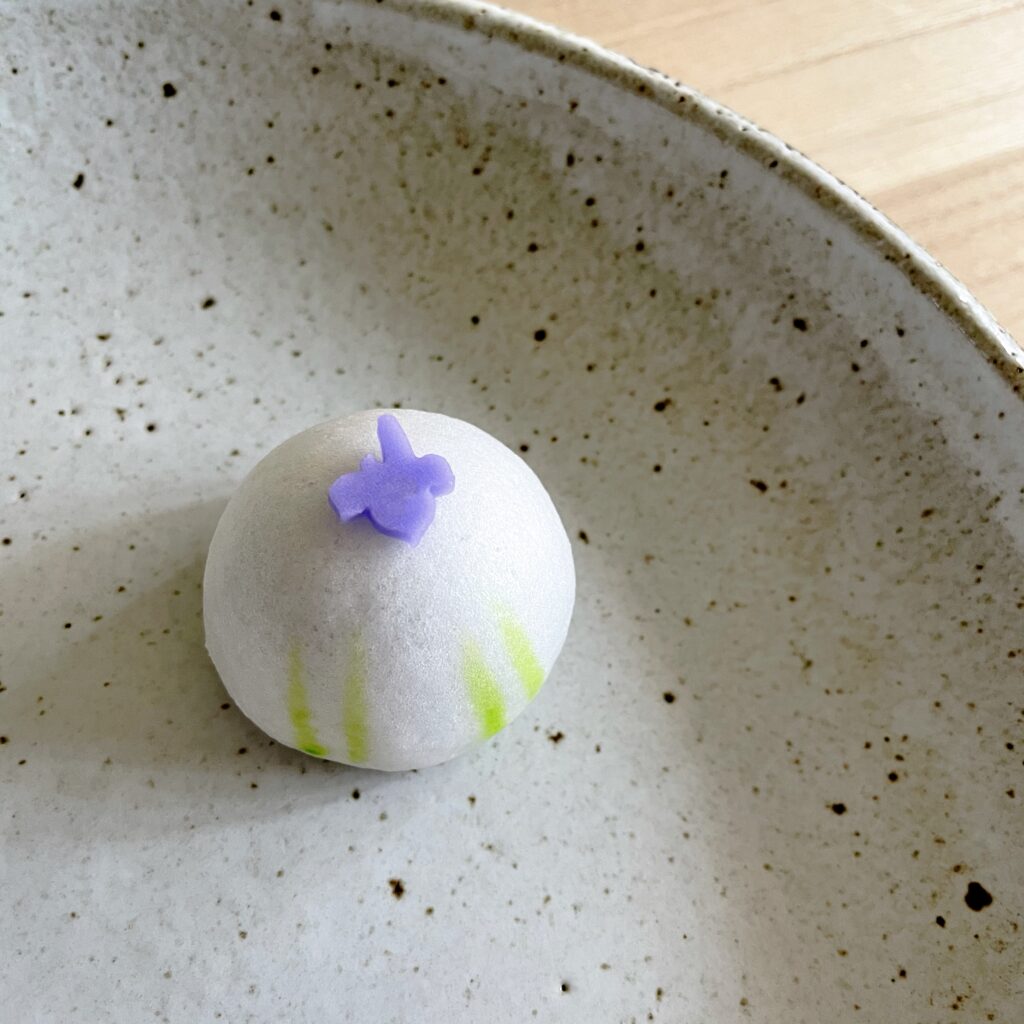 池の畔